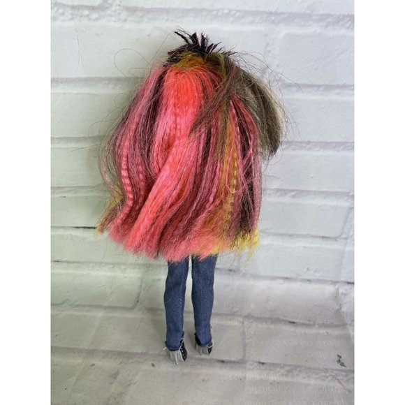 LOL Surprise OMG Remix Pop B.B. Fashion Doll With Outfit and Shoes MGA - Picture 5 of 10